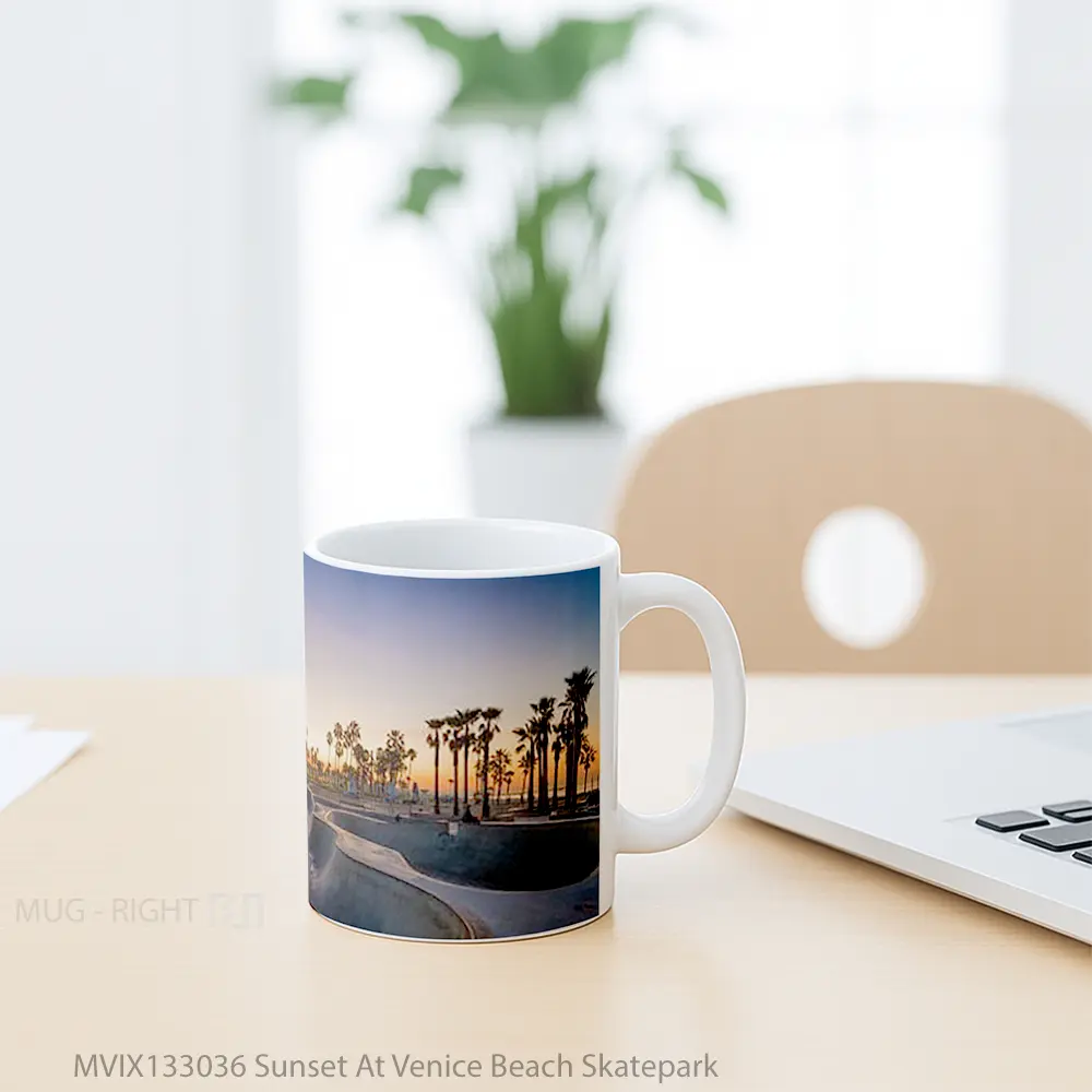 Mug Sunset At Venice Beach Skatepark Gelas Pemandangan Alam - All-side / Desain