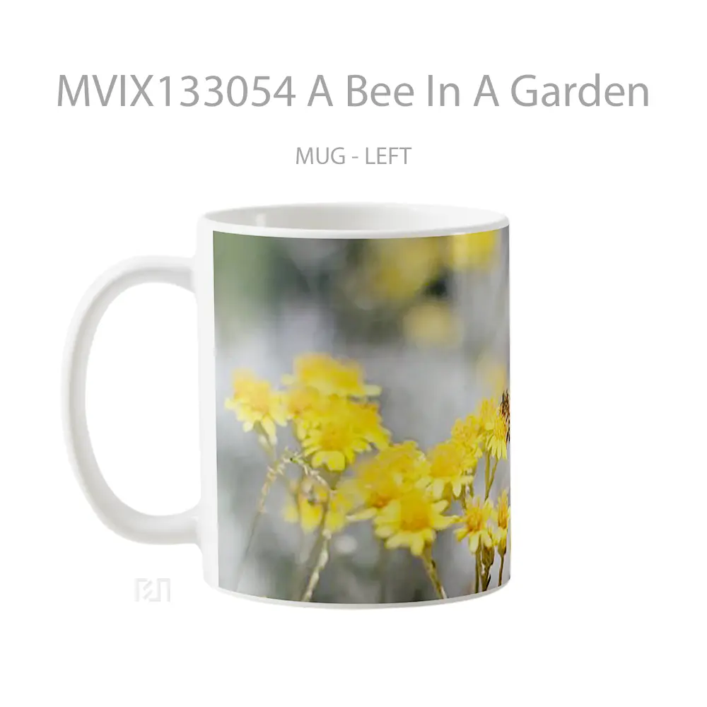 Mug A Bee In A Garden Gelas Hewan Lucu - All-side / Desain