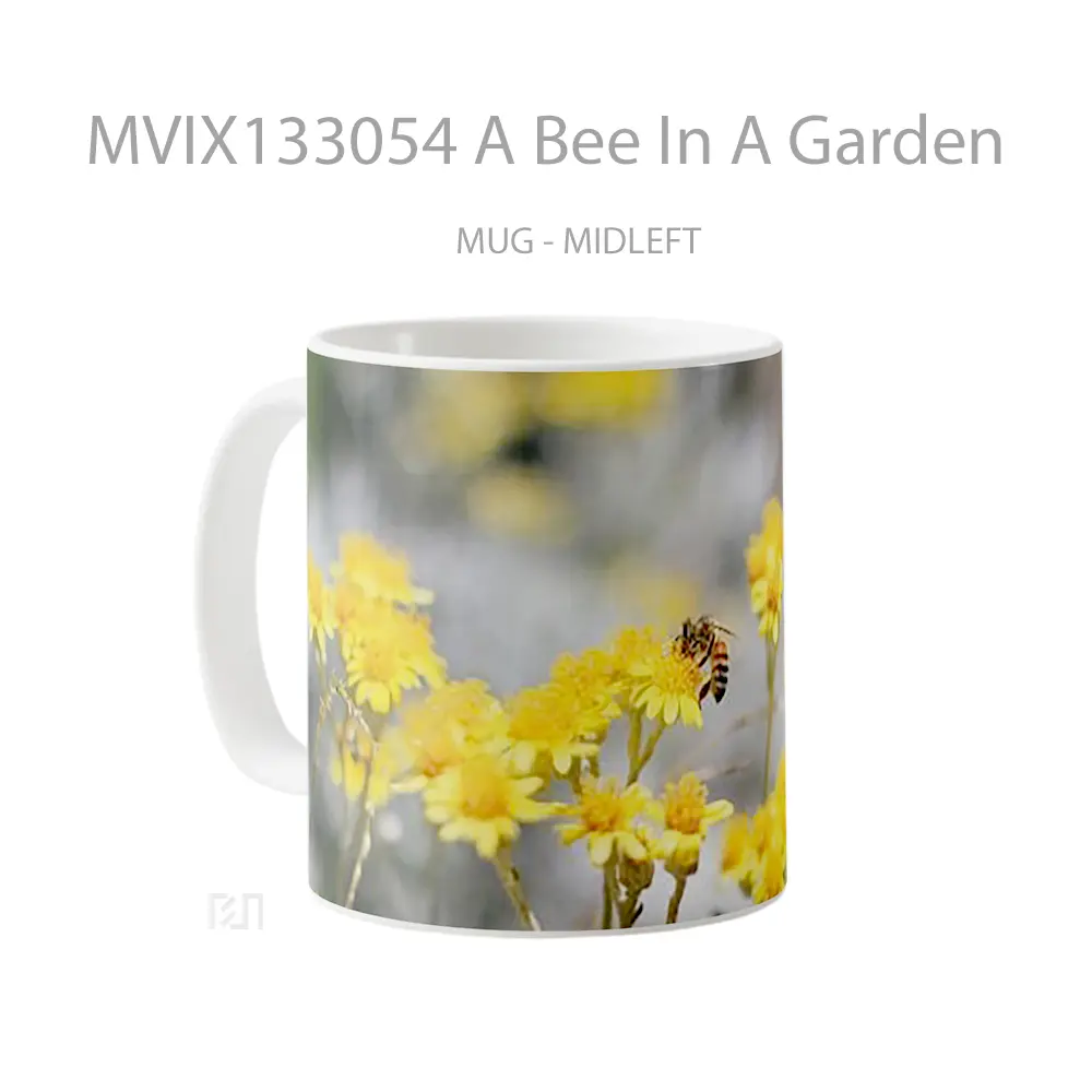 Mug A Bee In A Garden Gelas Hewan Lucu - All-side / Desain