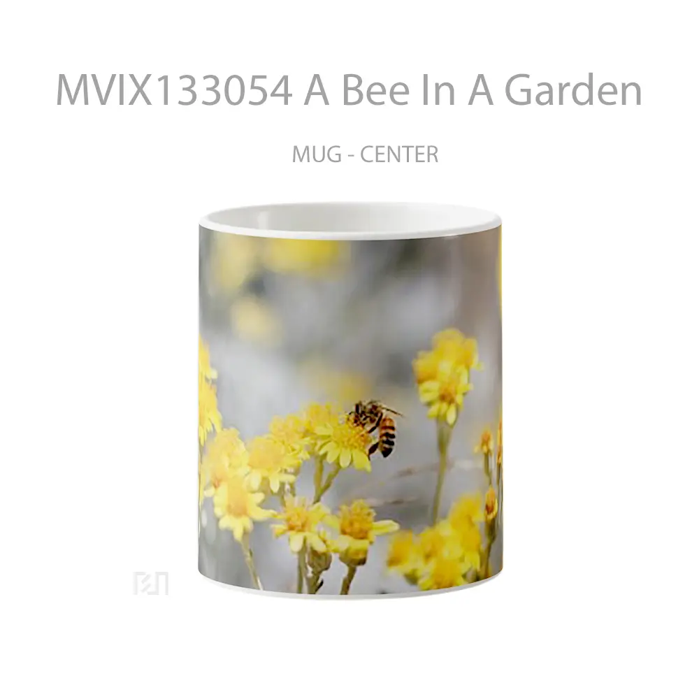Mug A Bee In A Garden Gelas Hewan Lucu