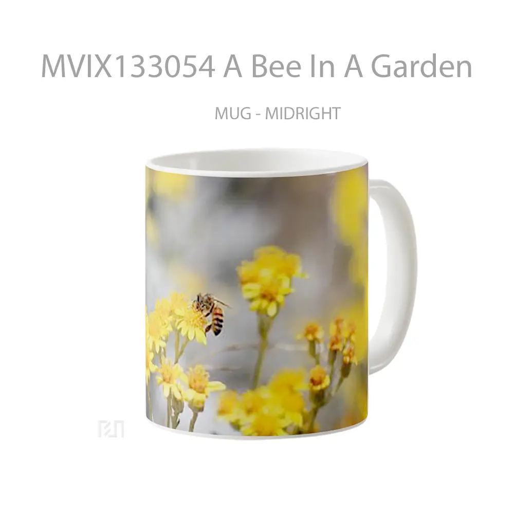 Mug A Bee In A Garden Gelas Hewan Lucu - All-side / Desain