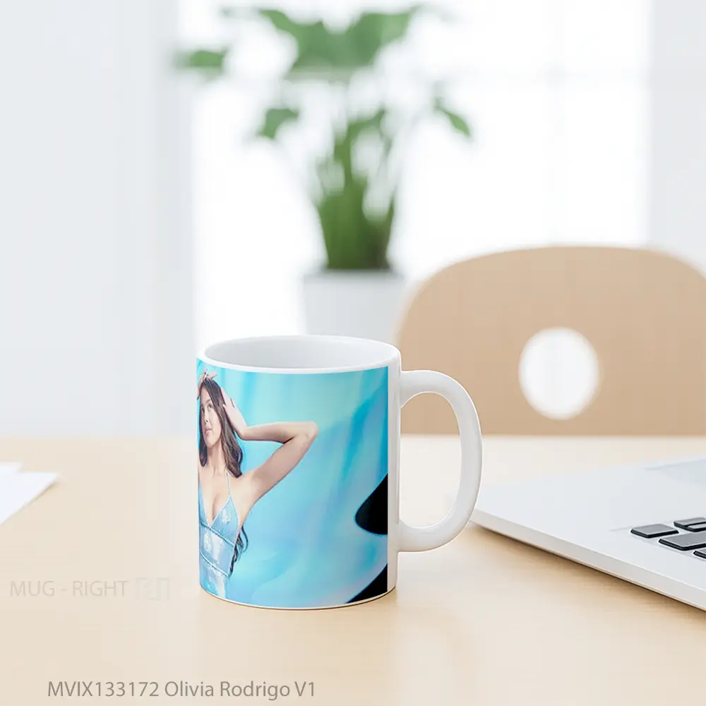 Mug Olivia Rodrigo V1 Gelas Selebriti - All-side / Desain