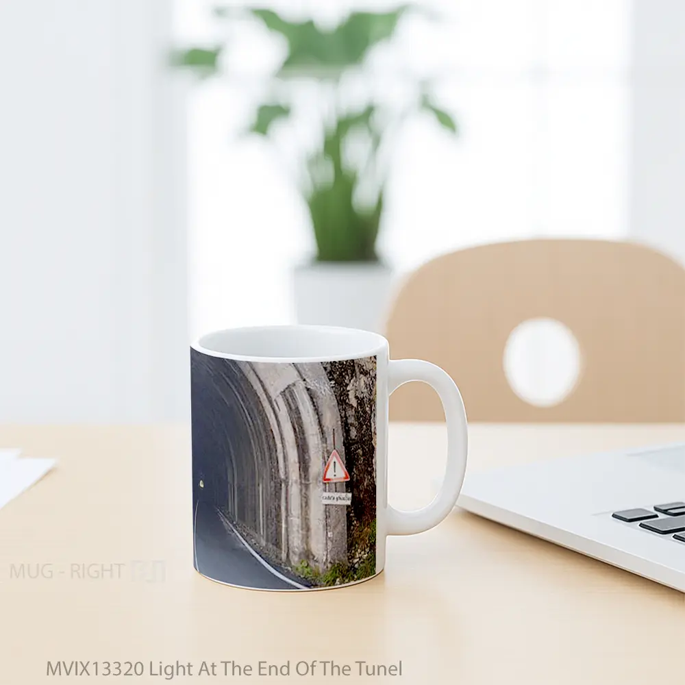 Mug Light At The End Of The Tunel Gelas Keramik Unik - All-side / Desain