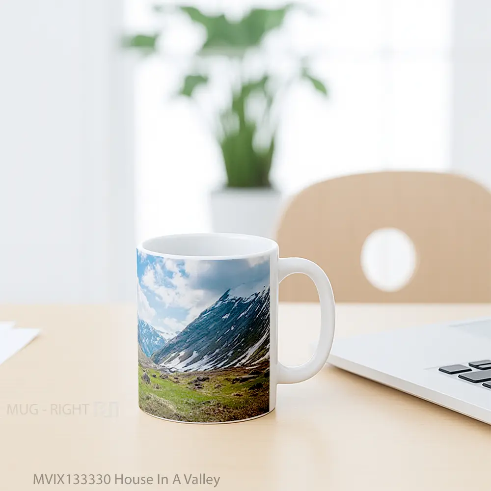 Mug House In A Valley Gelas Pemandangan Alam - All-side / Desain