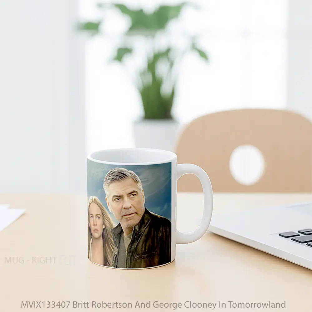Mug Britt Robertson And George Clooney In Tomorrowland Gelas Keramik Unik - All-side / Desain
