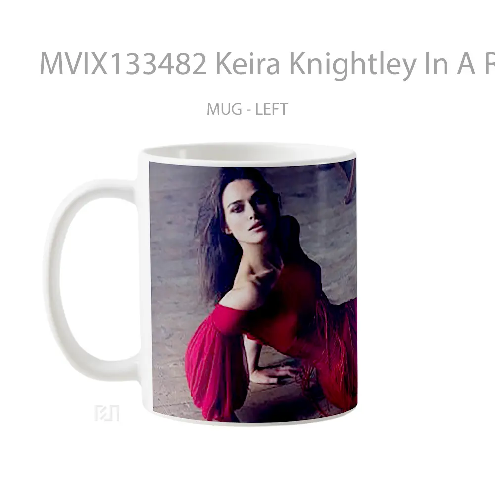 Mug Keira Knightley In A Red Dress Gelas Keramik Unik - All-side / Desain