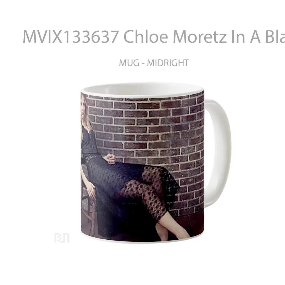 Mug Chloe Moretz In A Black Dress Gelas Keramik Unik - All-side / Desain