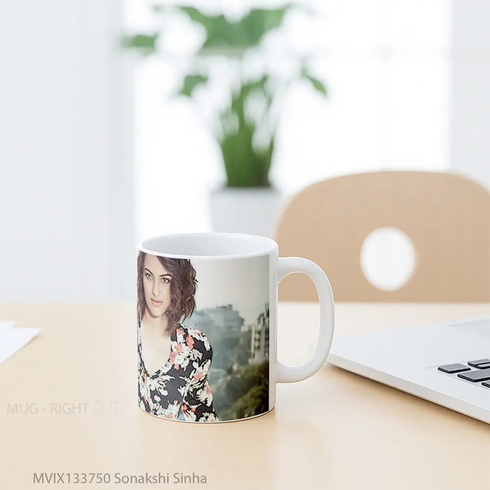 Mug Sonakshi Sinha Gelas Keramik Unik - All-side / Desain