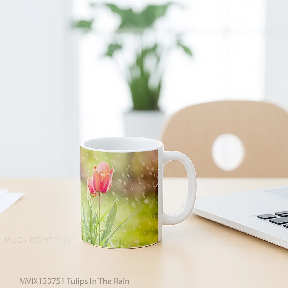 Mug Tulips In The Rain Gelas Pemandangan Alam - All-side / Desain
