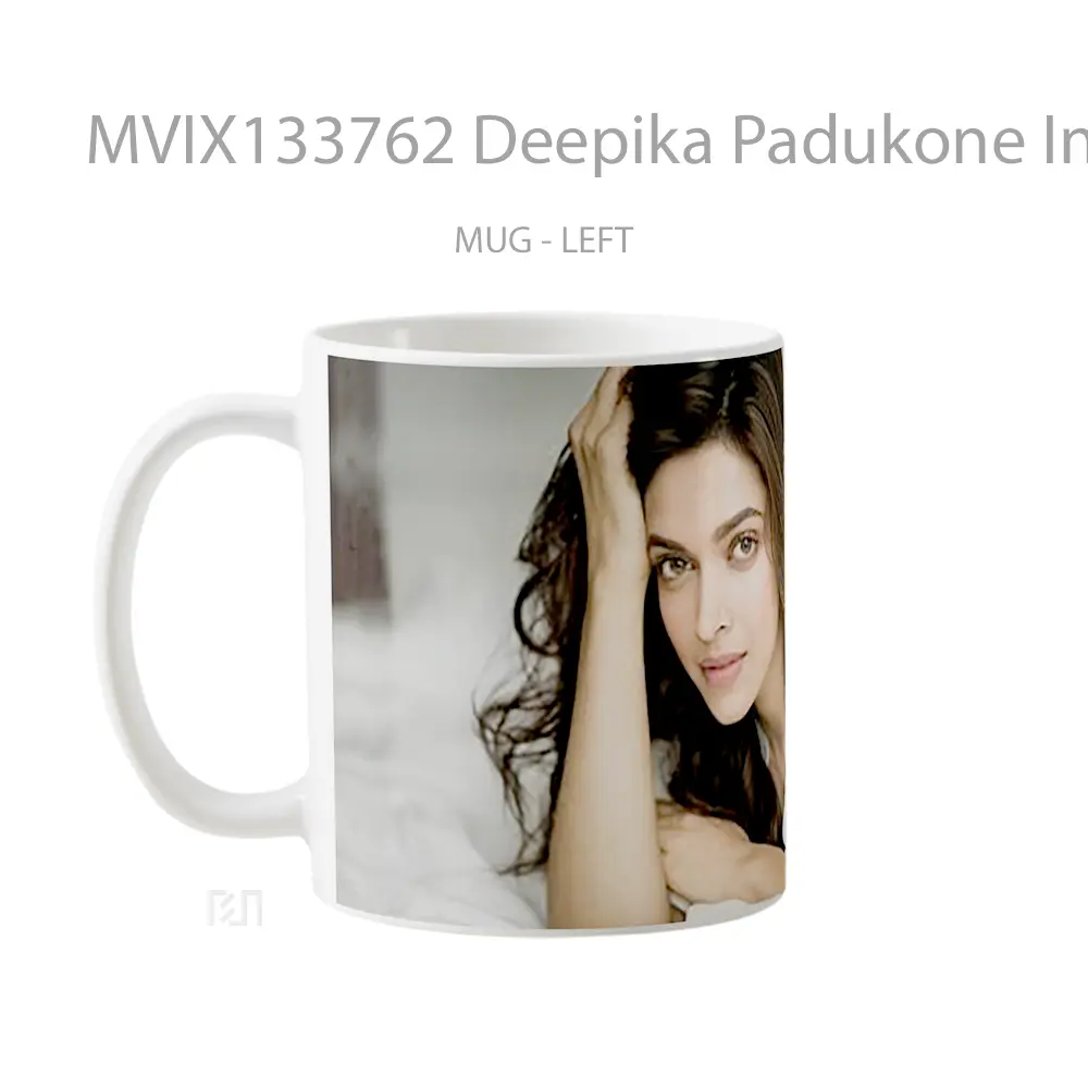 Mug Deepika Padukone In A Bed Gelas Keramik Unik - All-side / Desain