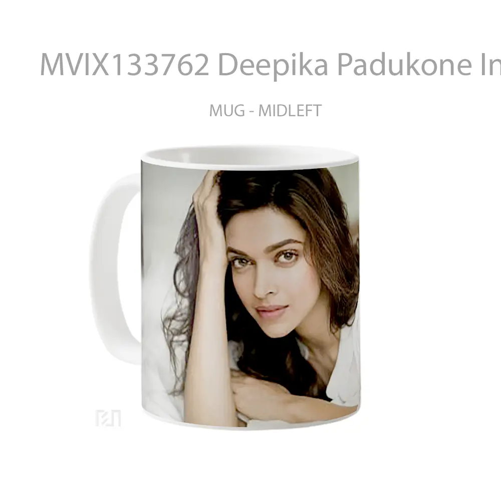 Mug Deepika Padukone In A Bed Gelas Keramik Unik - All-side / Desain