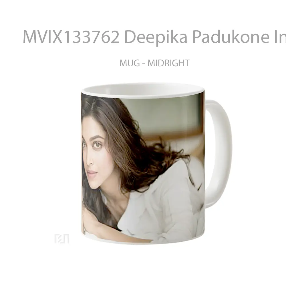 Mug Deepika Padukone In A Bed Gelas Keramik Unik - All-side / Desain