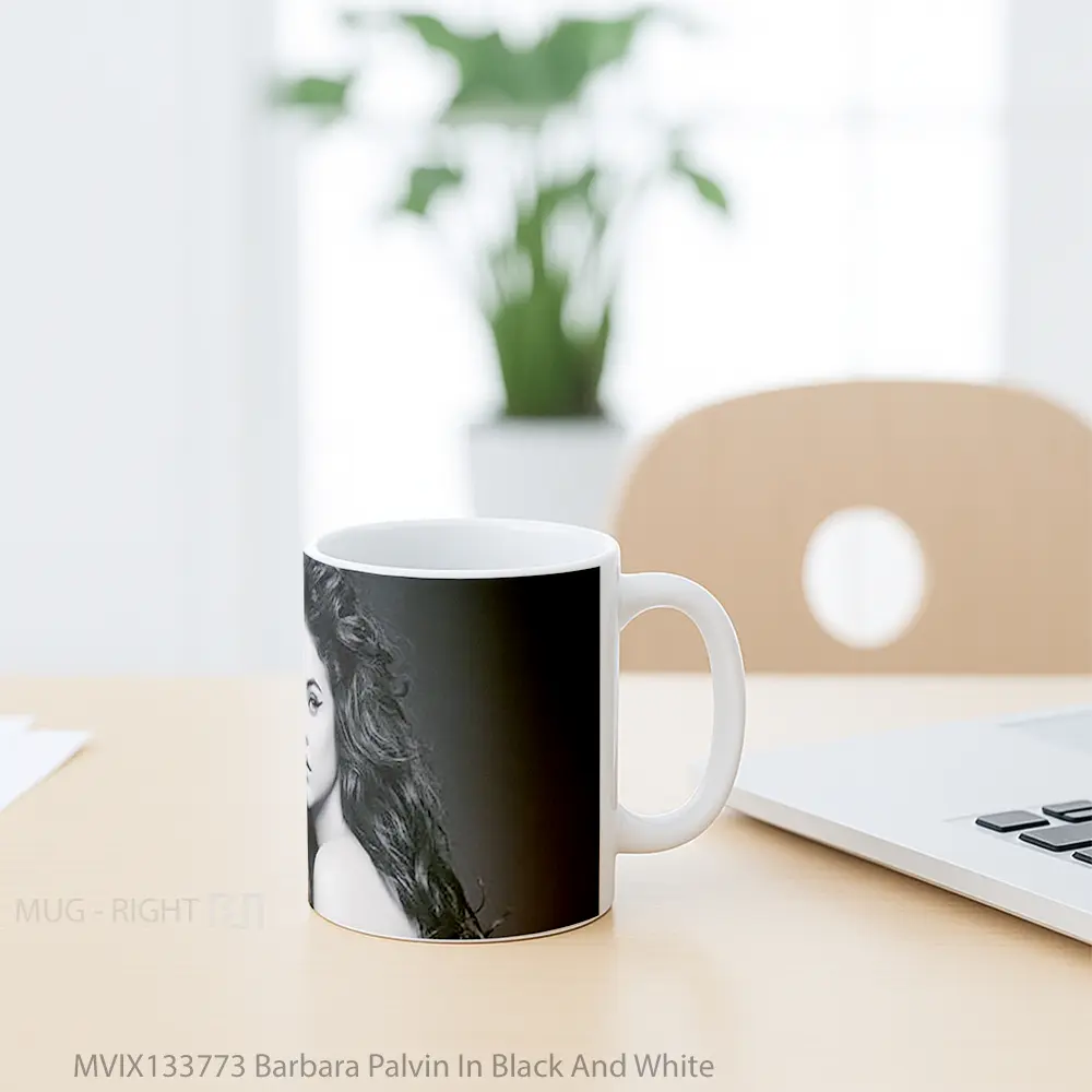 Mug Barbara Palvin In Black And White Gelas Keramik Unik - All-side / Desain