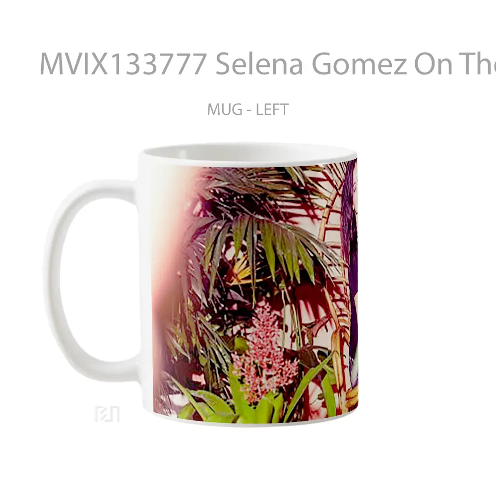Mug Selena Gomez On The Beach Gelas Selebriti - All-side / Desain