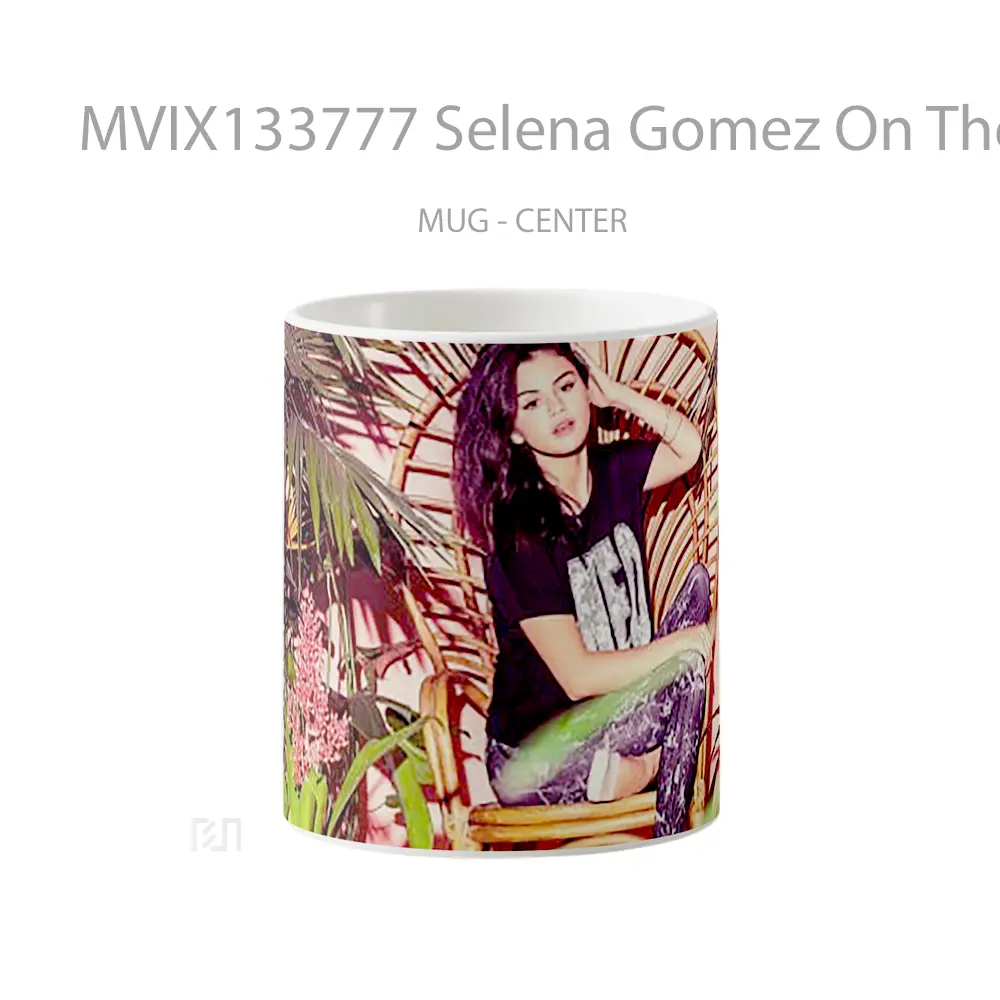 Mug Selena Gomez On The Beach Gelas Selebriti