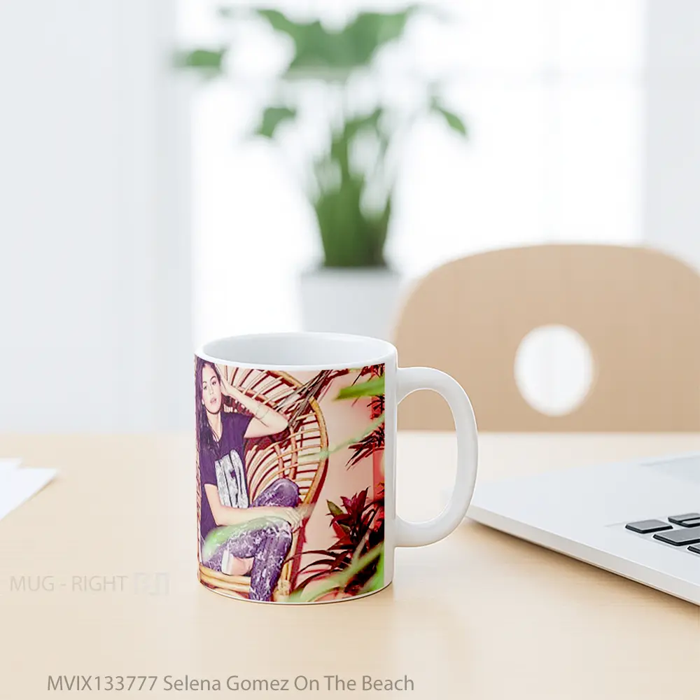 Mug Selena Gomez On The Beach Gelas Selebriti - All-side / Desain