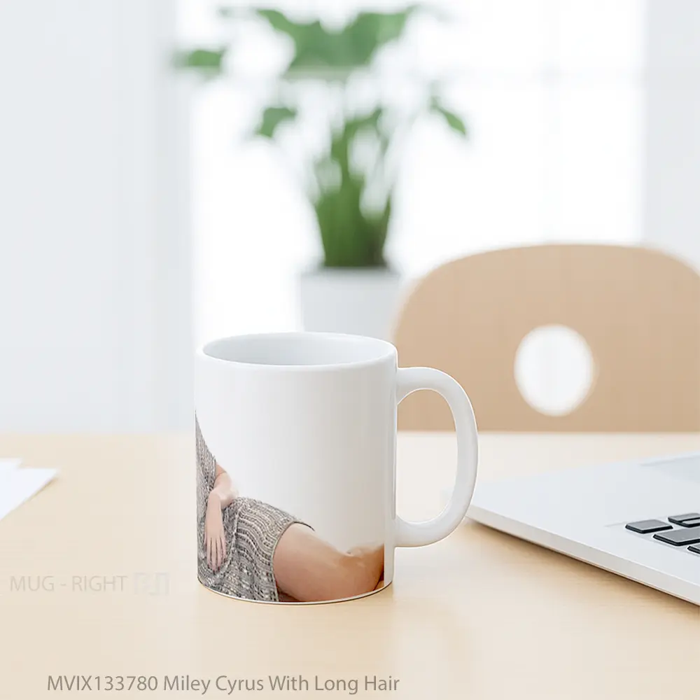 Mug Miley Cyrus With Long Hair Gelas Selebriti - All-side / Desain