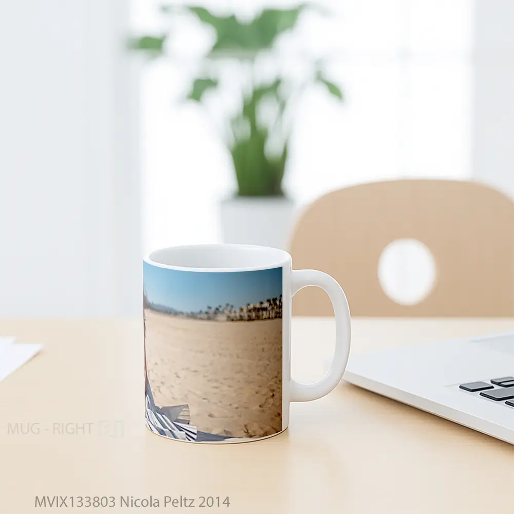 Mug Nicola Peltz 2014 Gelas Keramik Unik - All-side / Desain