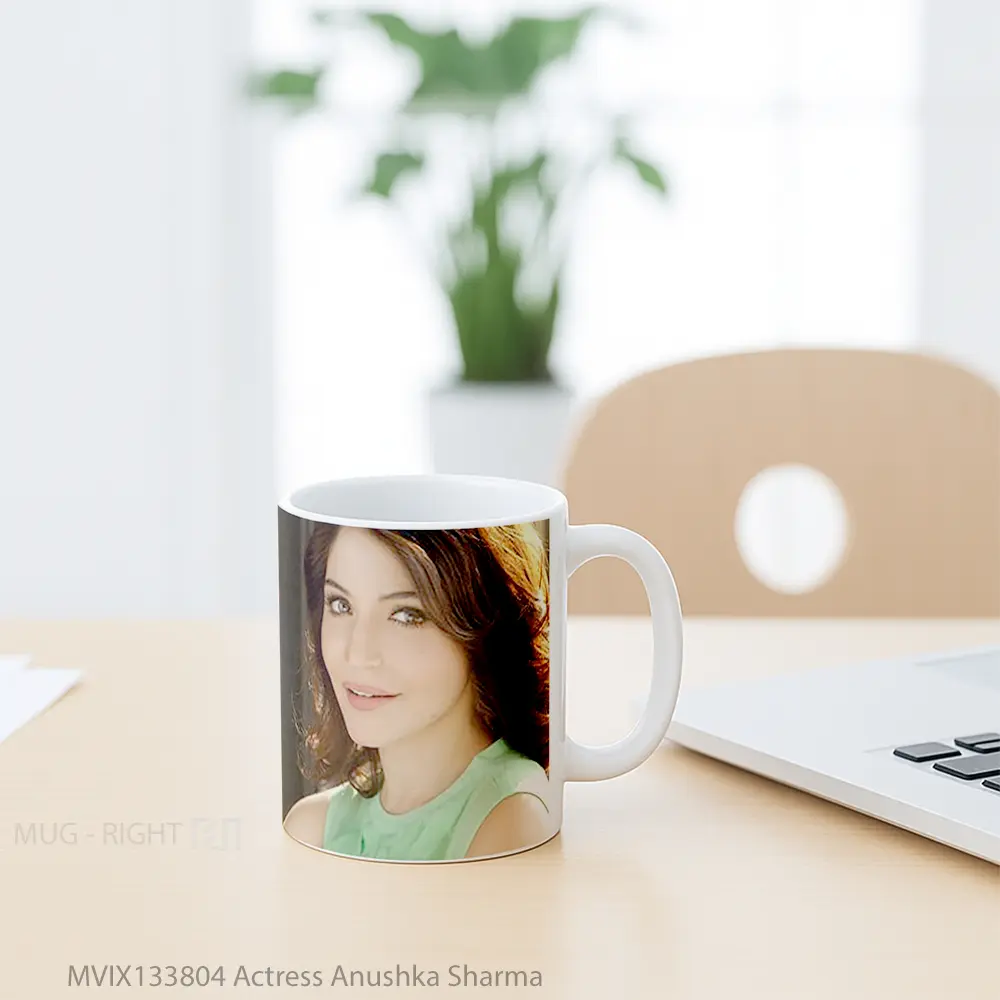 Mug Actress Anushka Sharma Gelas Keramik Unik - All-side / Desain
