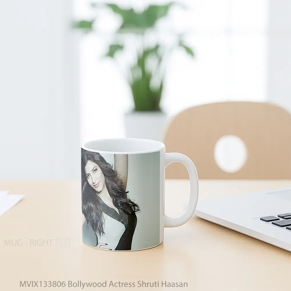 Mug Bollywood Actress Shruti Haasan Gelas Keramik Unik - All-side / Desain