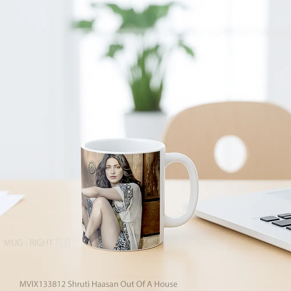 Mug Shruti Haasan Out Of A House Gelas Keramik Unik - All-side / Desain