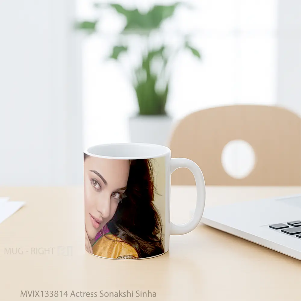 Mug Actress Sonakshi Sinha Gelas Keramik Unik - All-side / Desain