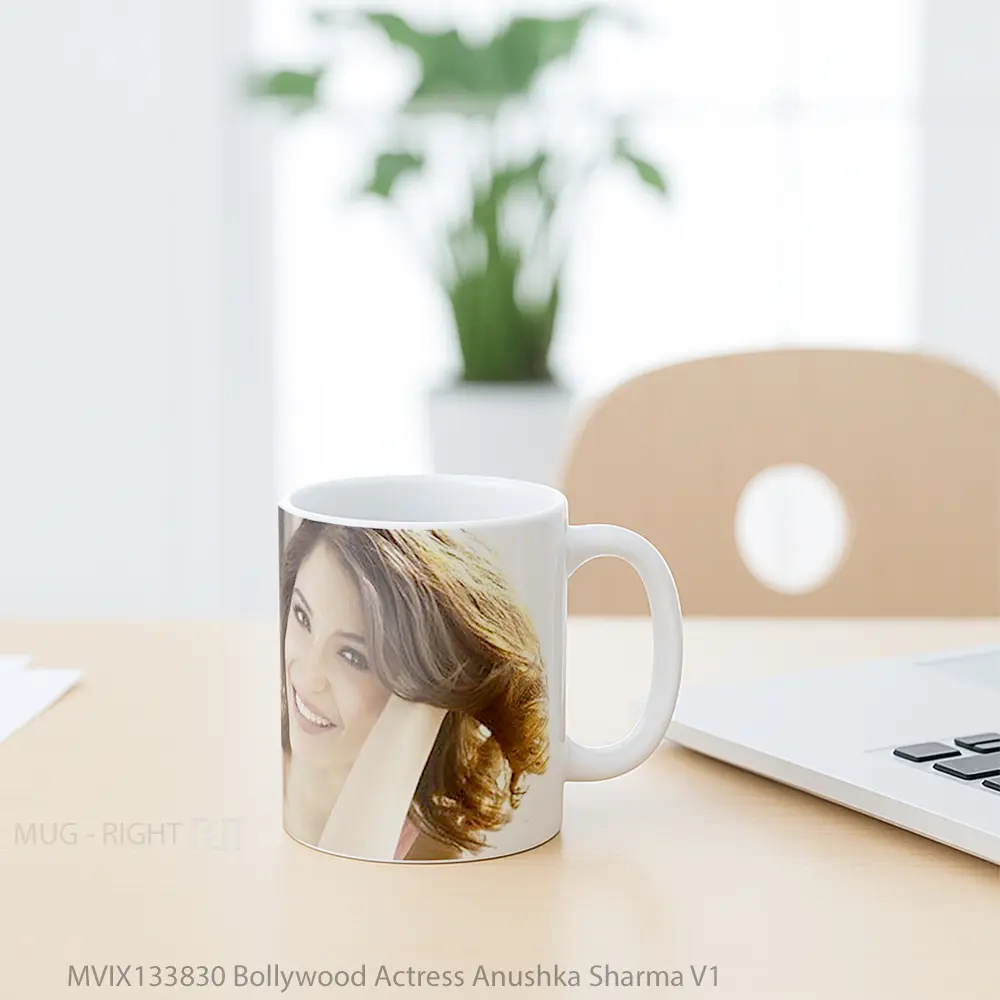 Mug Bollywood Actress Anushka Sharma V1 Gelas Keramik Unik - All-side / Desain