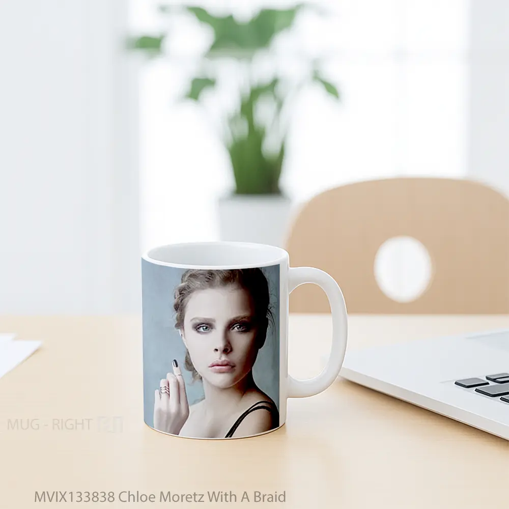 Mug Chloe Moretz With A Braid Gelas Keramik Unik - All-side / Desain