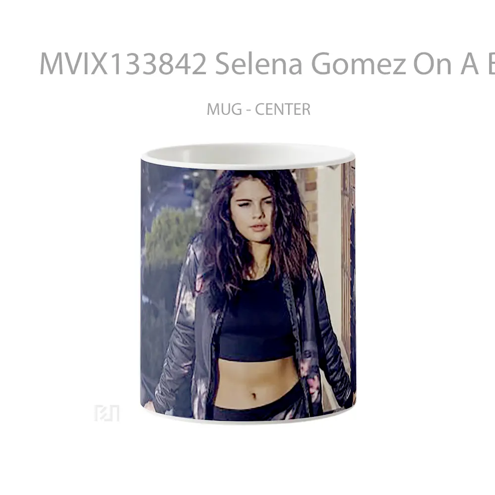 Mug Selena Gomez On A Balcony Gelas Selebriti
