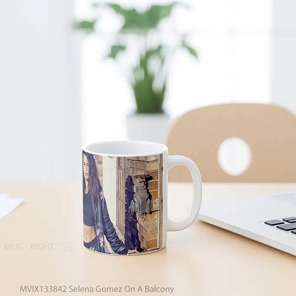 Mug Selena Gomez On A Balcony Gelas Selebriti - All-side / Desain