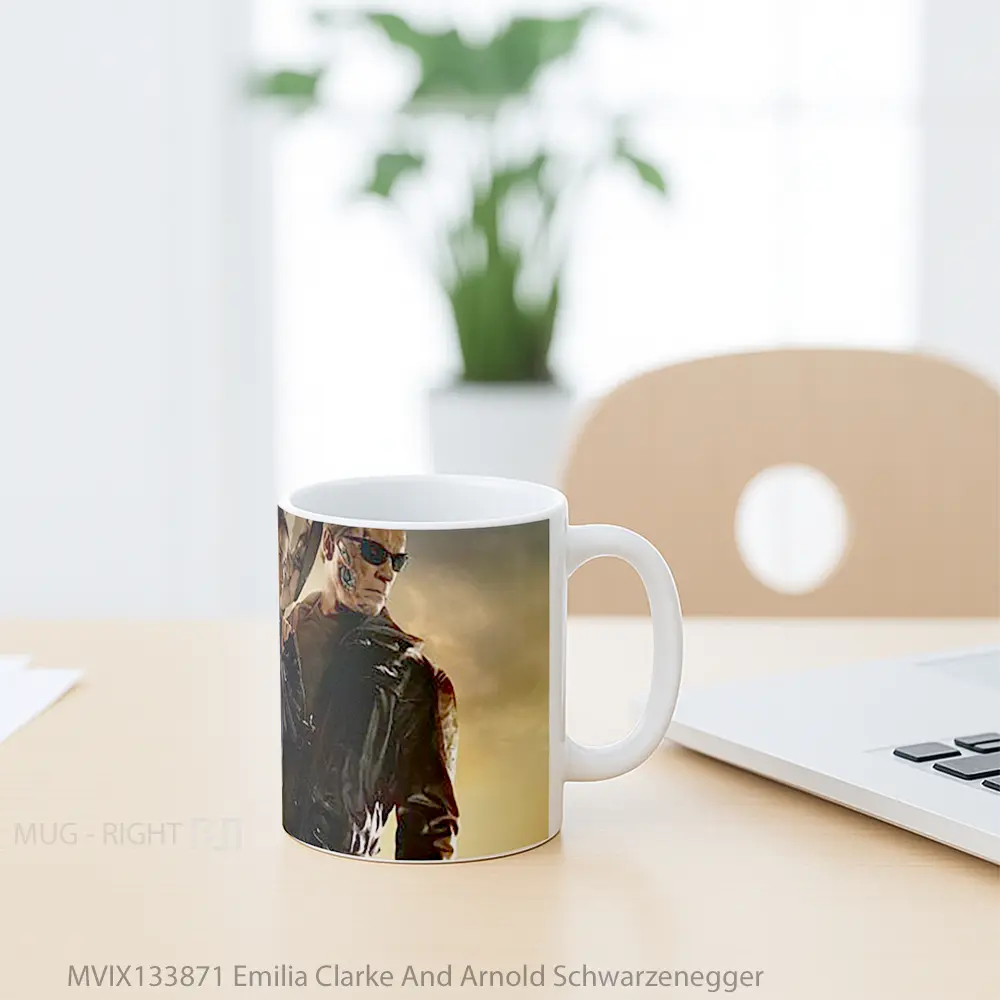 Mug Emilia Clarke And Arnold Schwarzenegger Gelas Keramik Unik - All-side / Desain