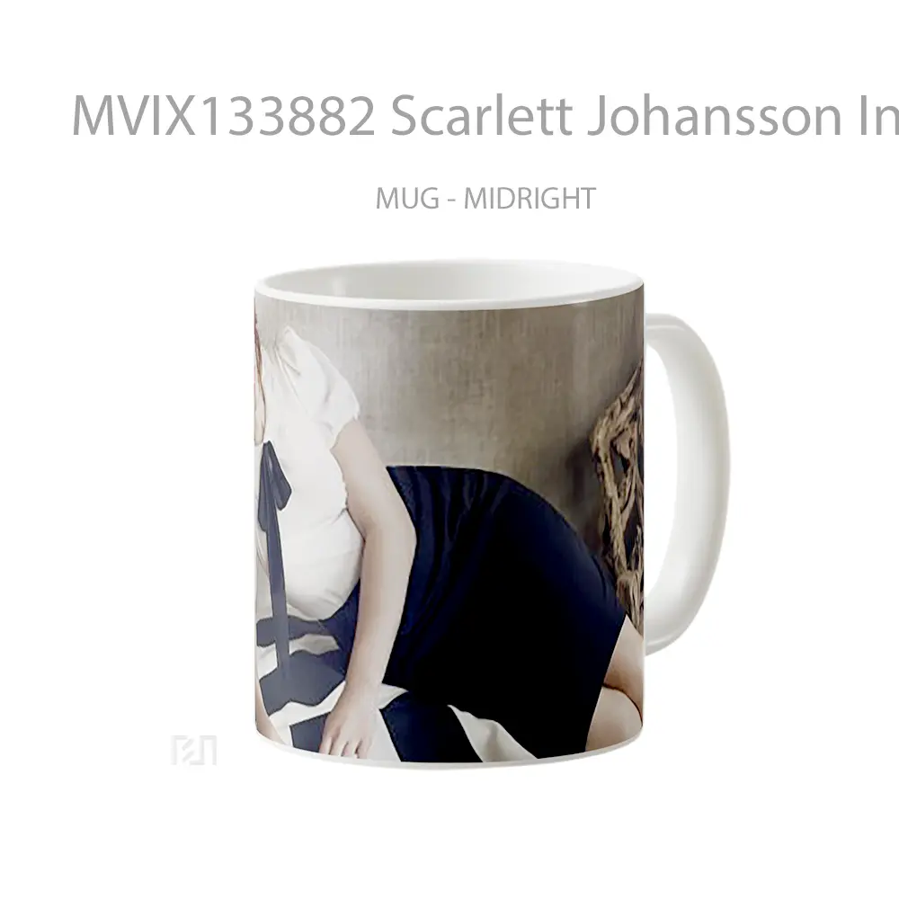 Mug Scarlett Johansson In A Room Gelas Selebriti - All-side / Desain