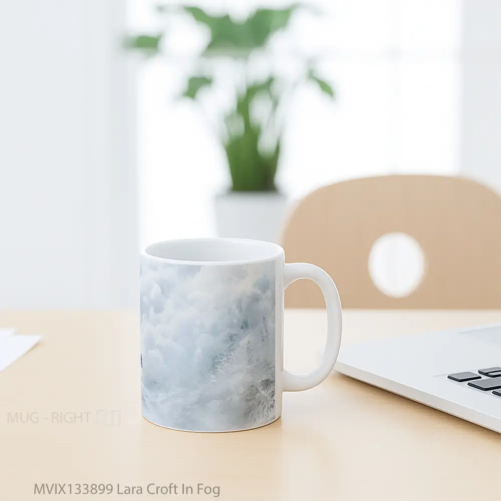 Mug Lara Croft In Fog Gelas Pemandangan Alam - All-side / Desain