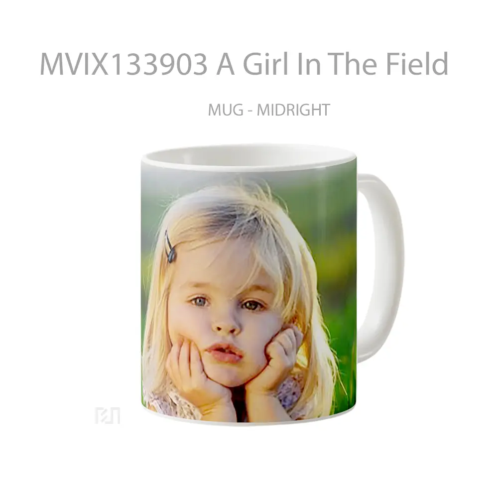 Mug A Girl In The Field Gelas Pemandangan Alam - All-side / Desain