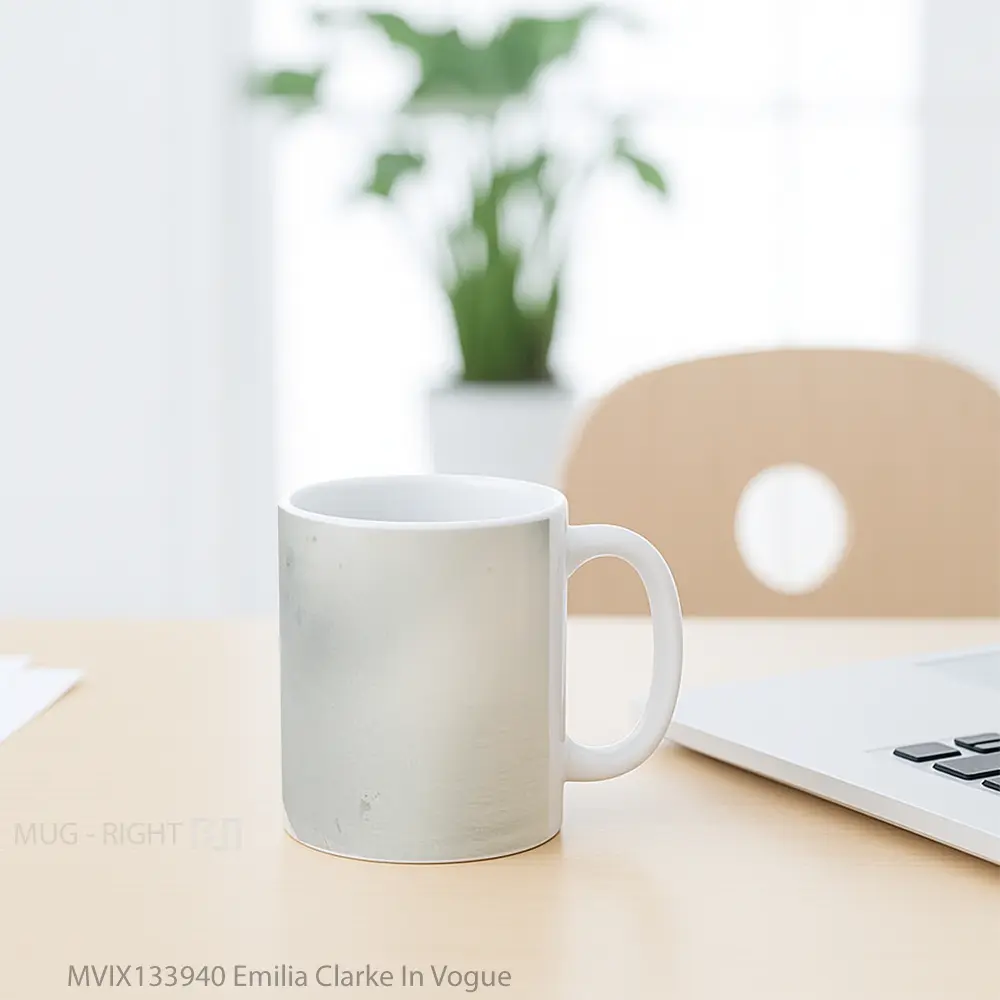 Mug Emilia Clarke In Vogue Gelas Keramik Unik - All-side / Desain