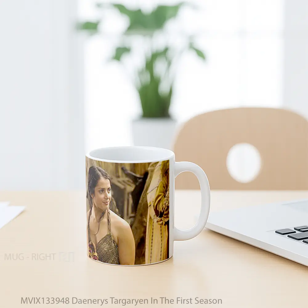 Mug Daenerys Targaryen In The First Season Gelas Keramik Unik - All-side / Desain