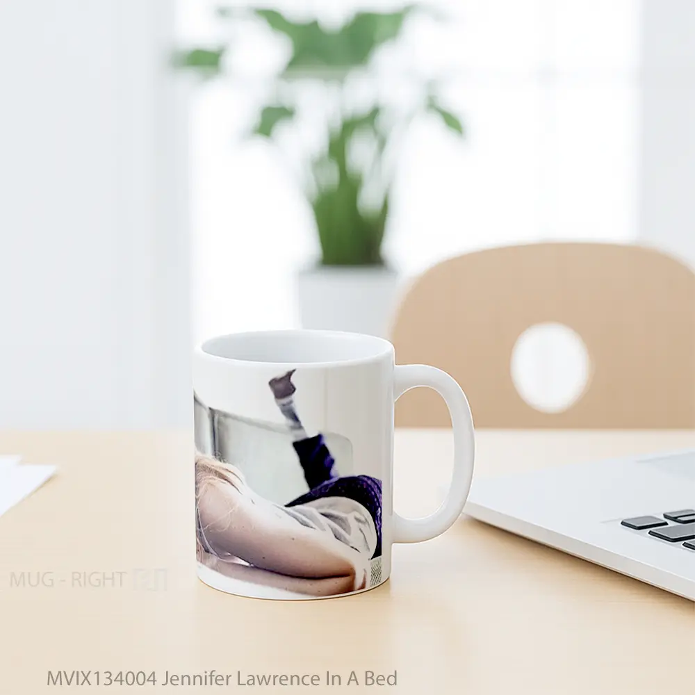 Mug Jennifer Lawrence In A Bed Gelas Keramik Unik - All-side / Desain
