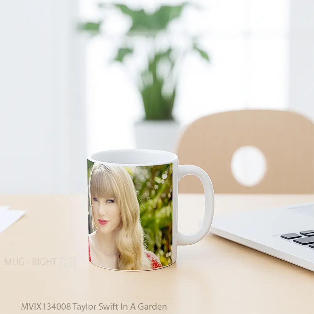 Mug Taylor Swift In A Garden Gelas Selebriti - All-side / Desain