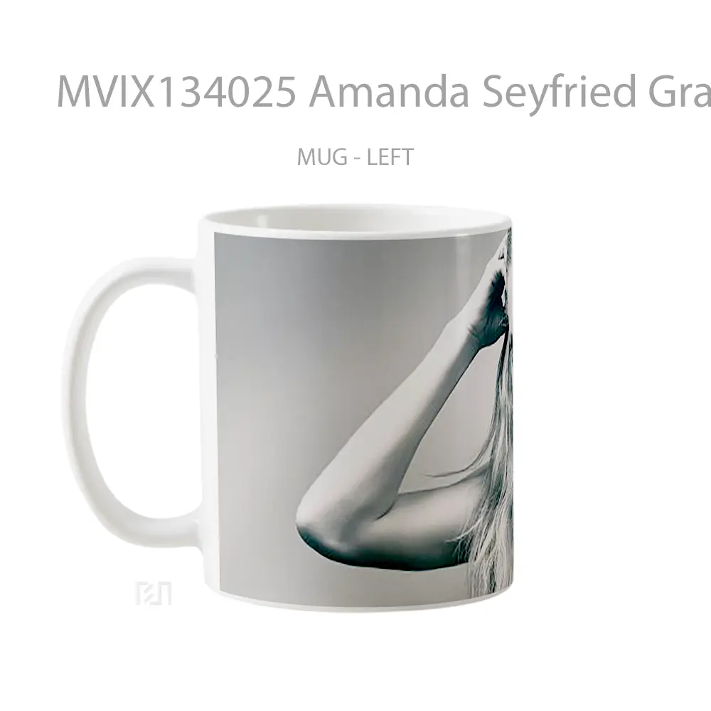 Mug Amanda Seyfried Grayscale Gelas Keramik Unik - All-side / Desain
