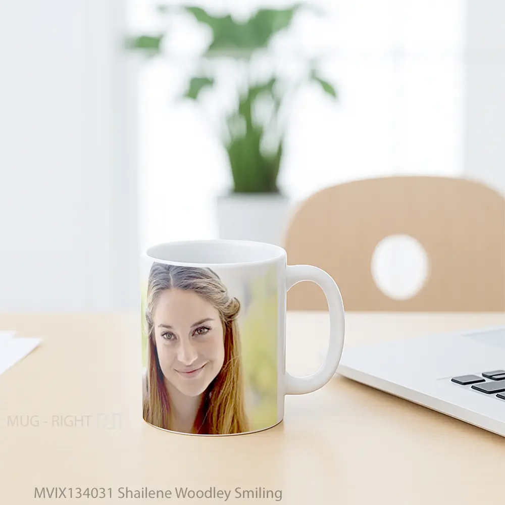 Mug Shailene Woodley Smiling Gelas Keramik Unik - All-side / Desain