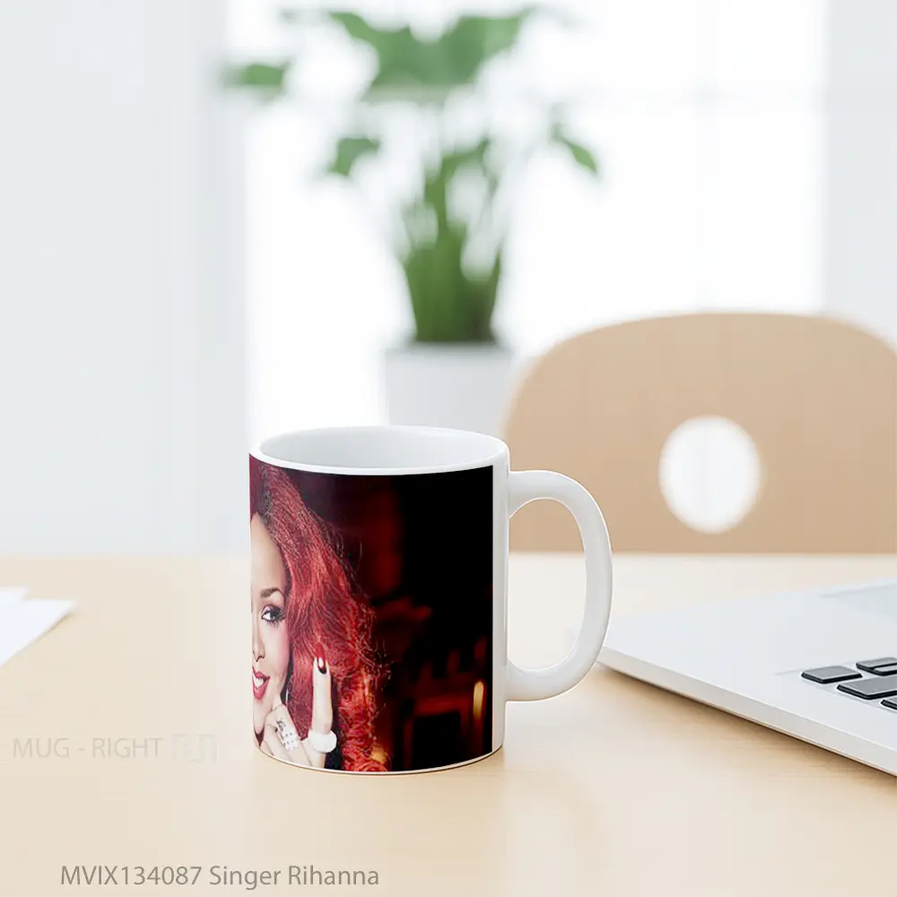 Mug Singer Rihanna Gelas Selebriti - All-side / Desain