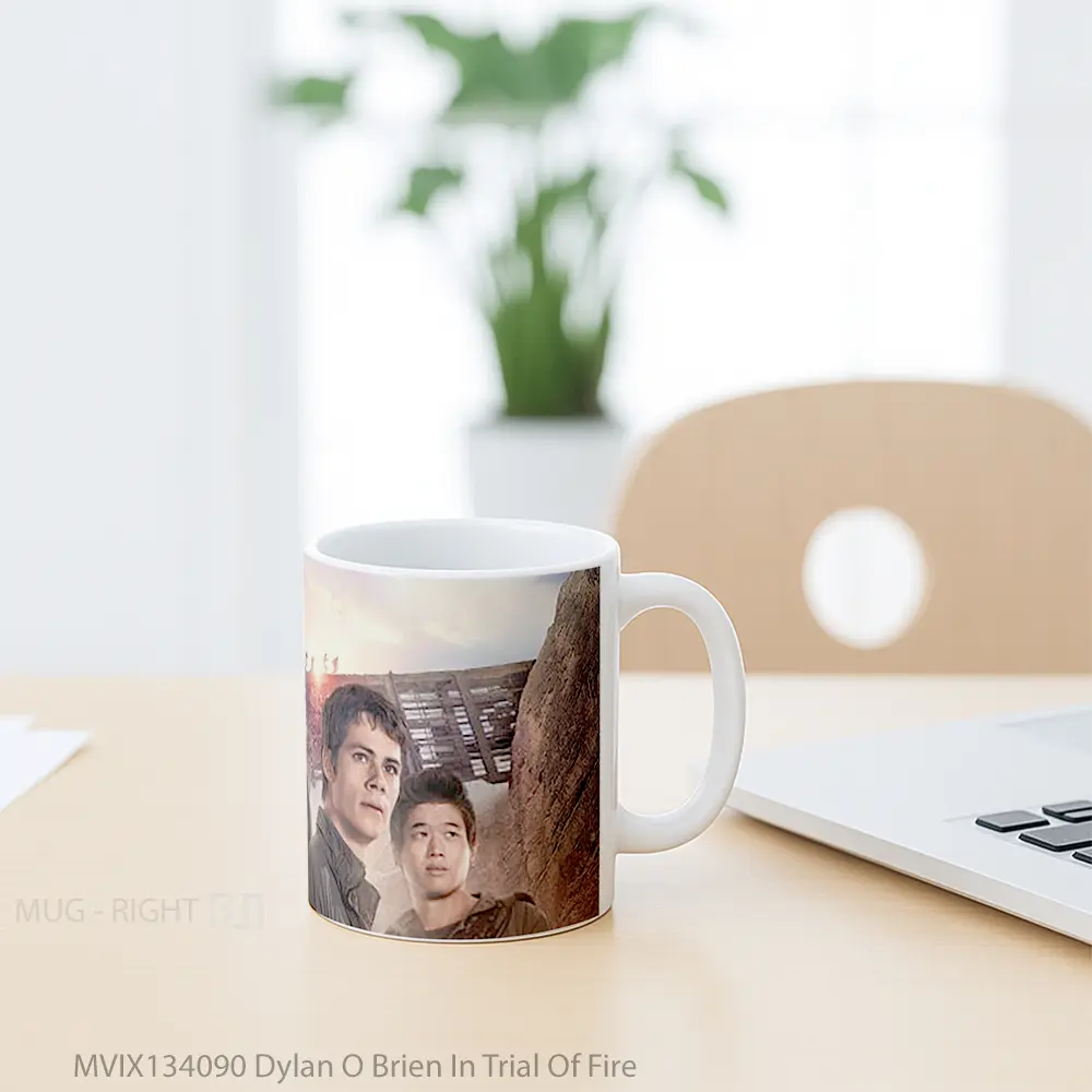 Mug Dylan O Brien In Trial Of Fire Gelas Keramik Unik - All-side / Desain