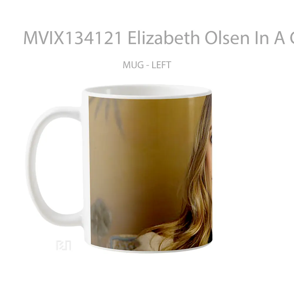 Mug Elizabeth Olsen In A Golden Room Gelas Keramik Unik - All-side / Desain