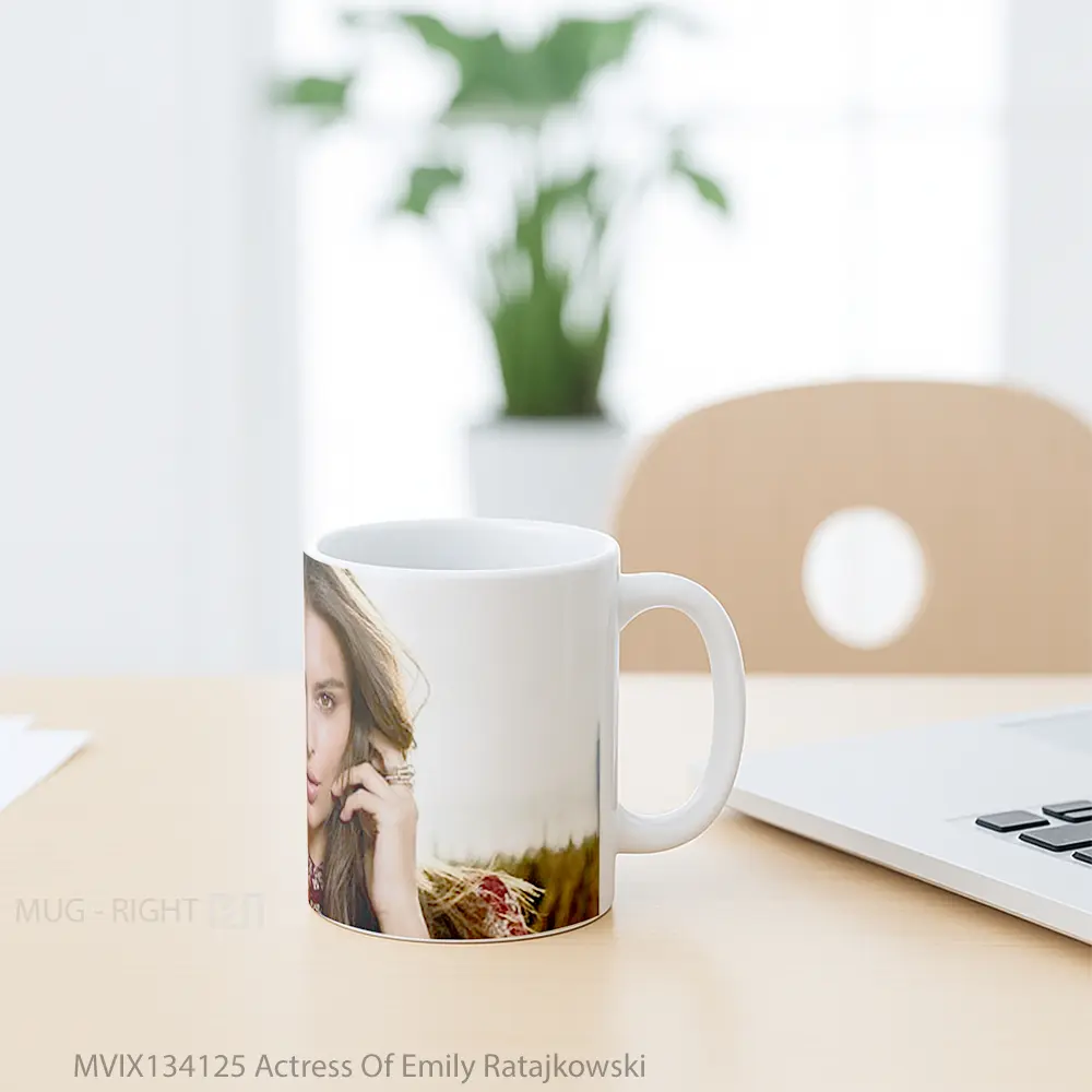 Mug Actress Of Emily Ratajkowski Gelas Keramik Unik - All-side / Desain