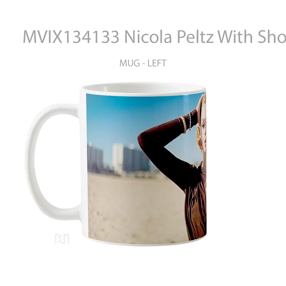 Mug Nicola Peltz With Short Hair Gelas Keramik Unik - All-side / Desain