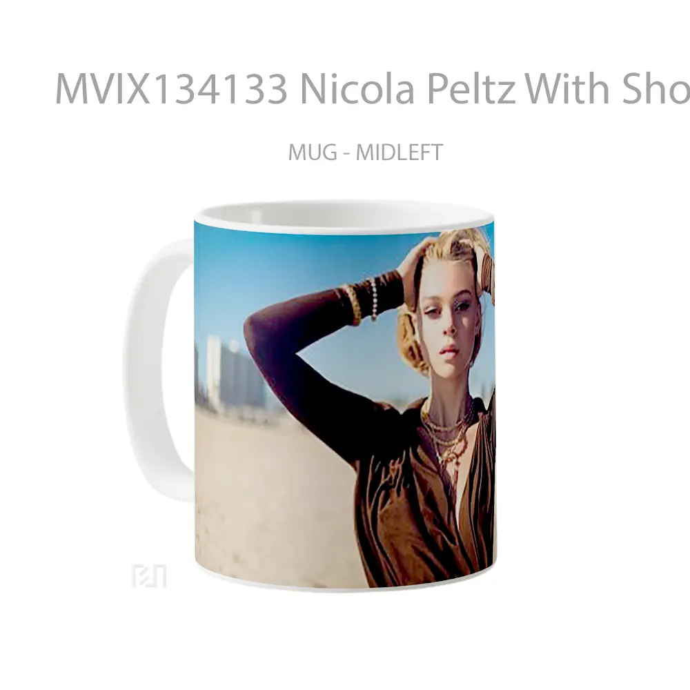 Mug Nicola Peltz With Short Hair Gelas Keramik Unik - All-side / Desain