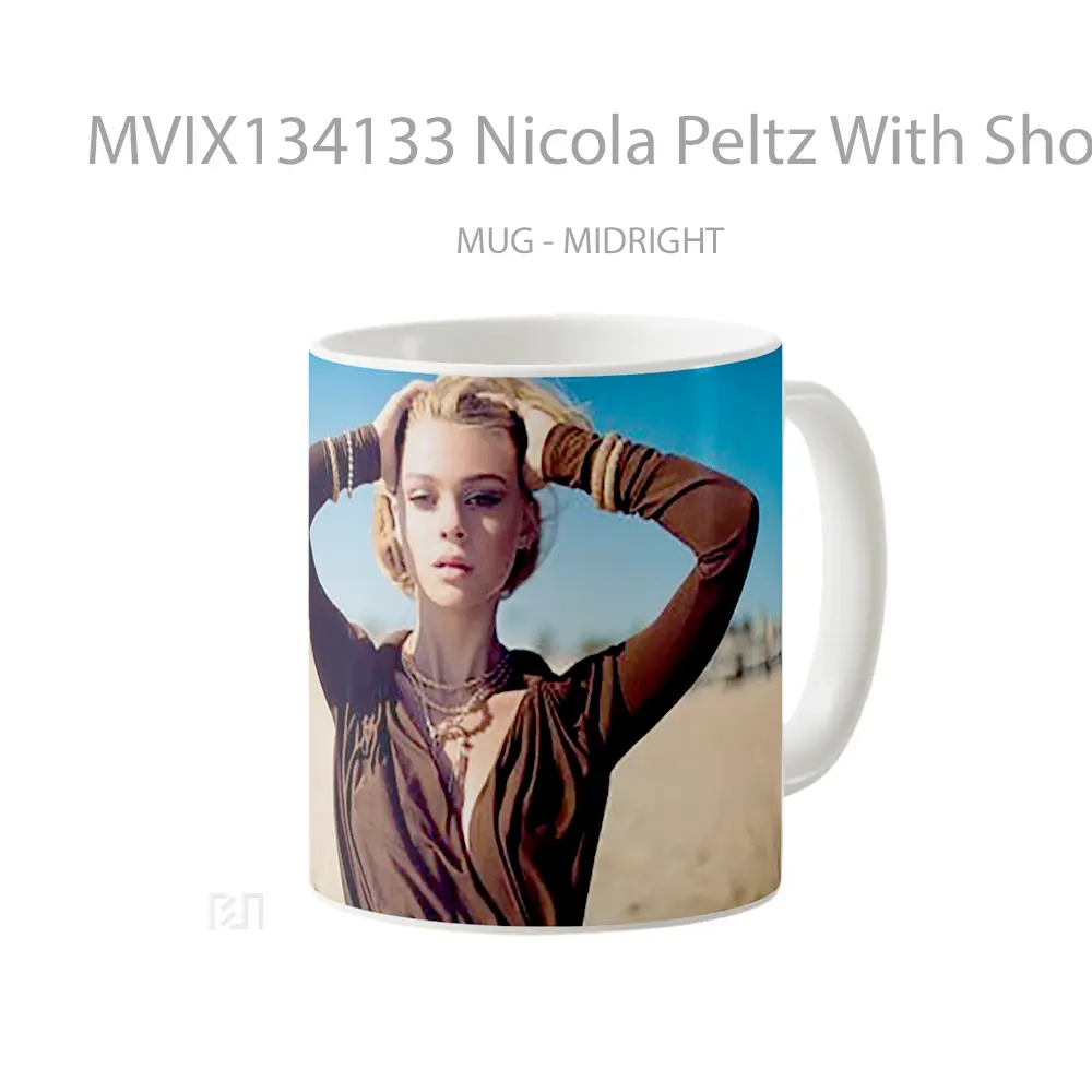 Mug Nicola Peltz With Short Hair Gelas Keramik Unik - All-side / Desain