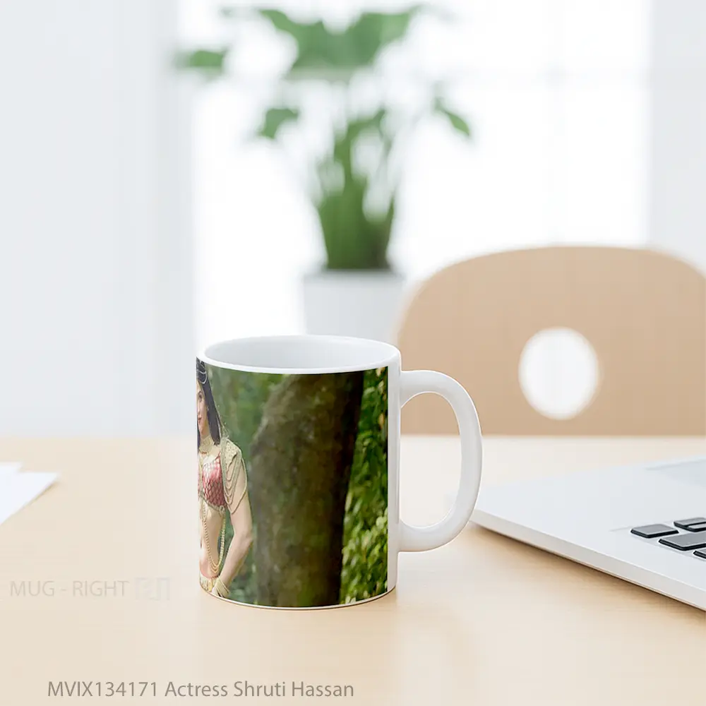 Mug Actress Shruti Hassan Gelas Keramik Unik - All-side / Desain