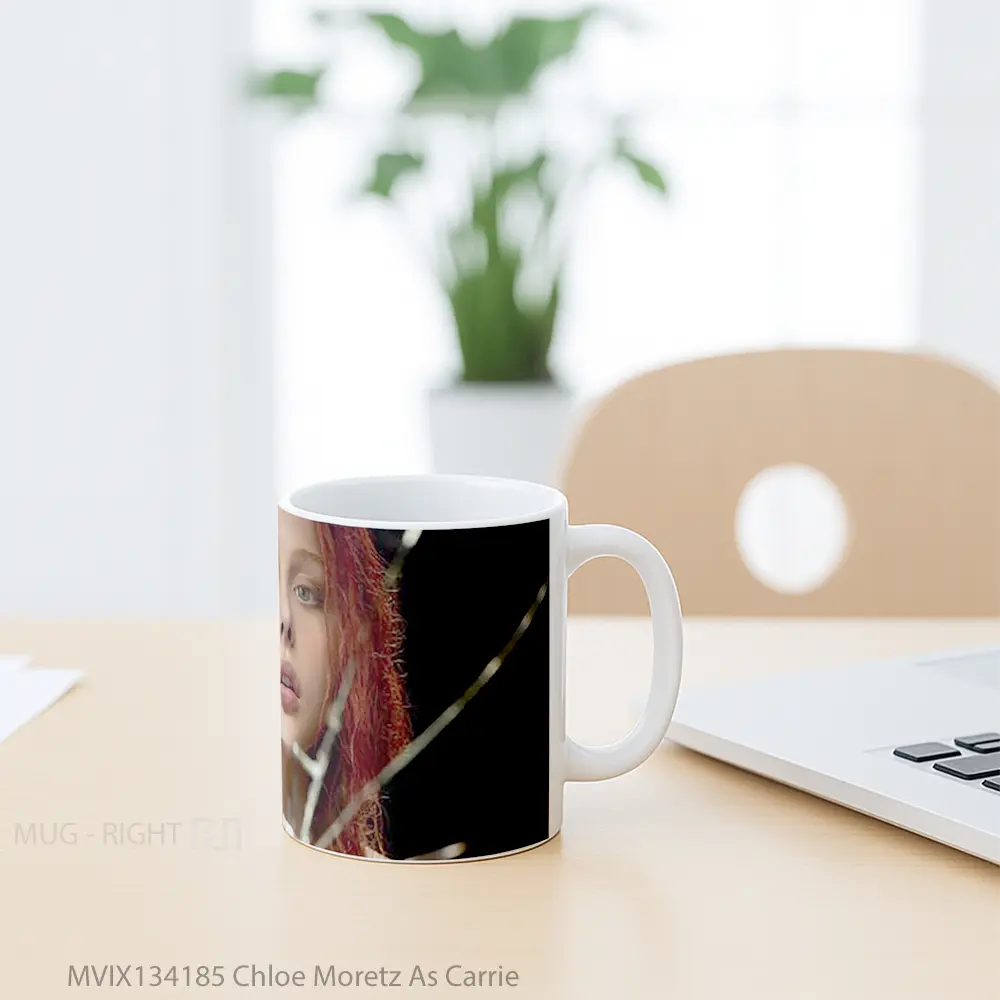 Mug Chloe Moretz As Carrie Gelas Keramik Unik - All-side / Desain