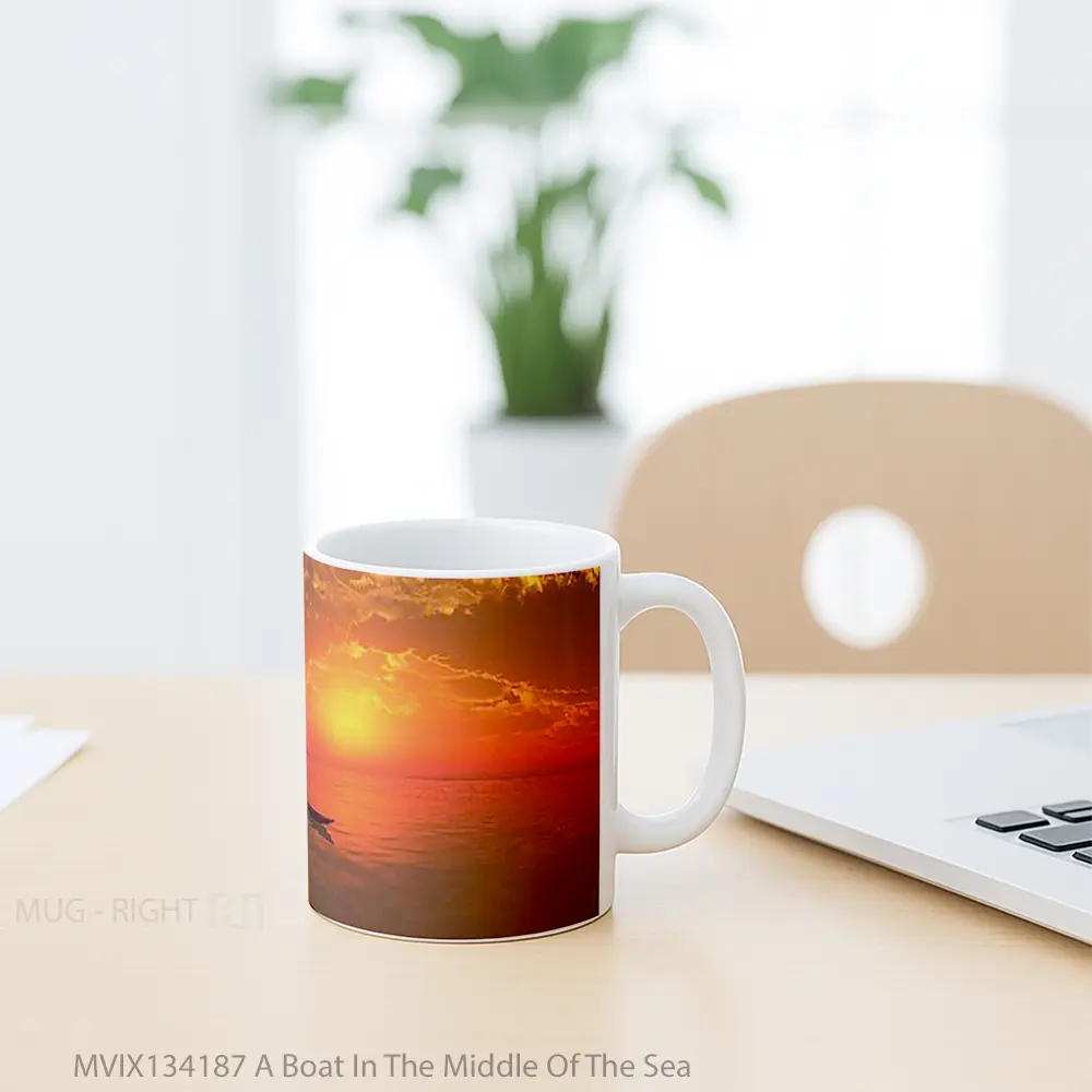 Mug A Boat In The Middle Of The Sea Gelas Pemandangan Alam - All-side / Desain